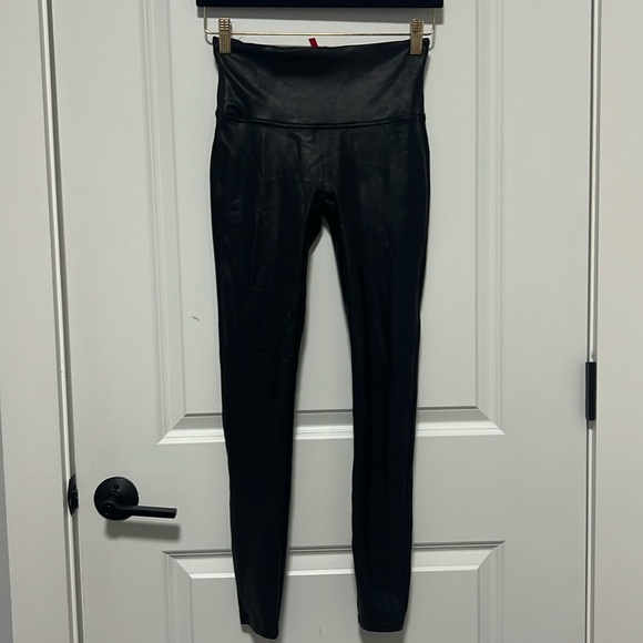 Spanx Women’s Faux Black Leather Leggings size Medium - Picture 4 of 13